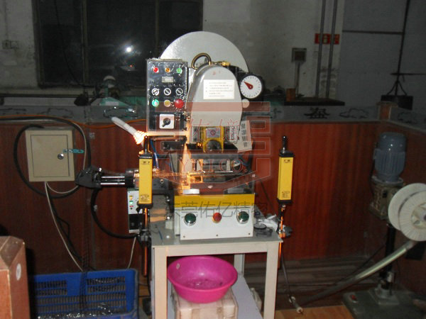 送料機配5噸氣動沖床