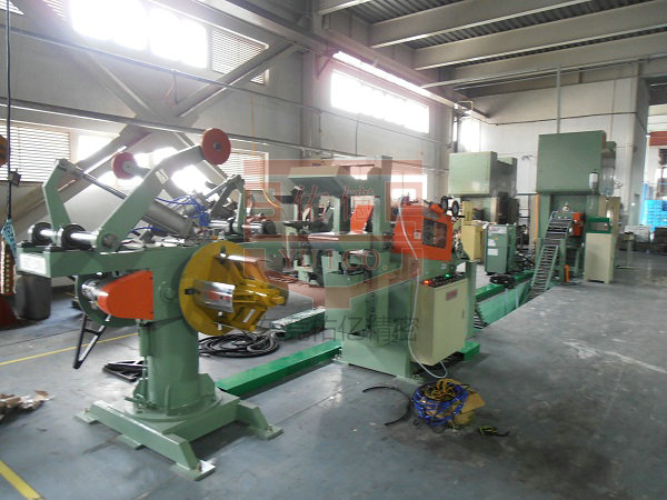 日本款雙頭材料架矯正機NC倔服送料機安裝實例