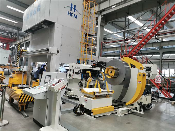 沖床三合一開卷整平送料機(jī)配備上料臺車起到哪些作用？