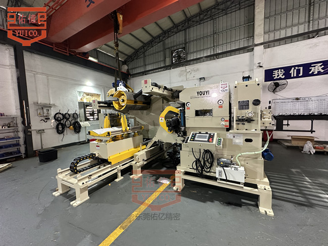 沖床三合一開卷整平送料機(jī)選配裝置—上料臺車功能詳解