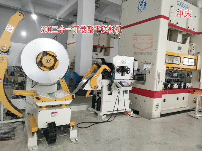 沖床周邊自動化設(shè)備如何選擇？三合一送料機(jī)VS二合一開卷整平送料生產(chǎn)線