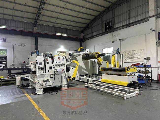 沖床三合一送料機(jī)整平量調(diào)整方式：手輪調(diào)節(jié)與伺服電動(dòng)整平調(diào)節(jié)的區(qū)別